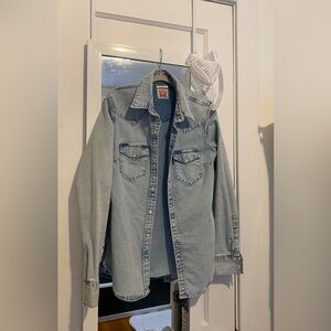 Levi's Classic Fit Light Blue Denim Shirt